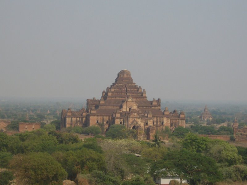 Dhammayangyi Temple as seen from Shwesandaw Pagoda